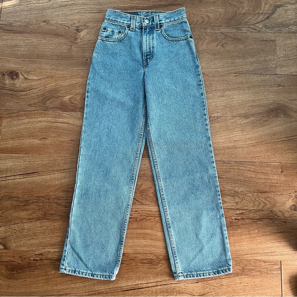 Vintage Levi’s 550 Relaxed Fit Light Wash Blue Jeans (Size 11)